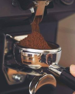 نقش کافئین در تقویت عملکردهای شناختی و تمرکز